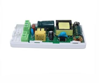 το συνεχές ρεύμα 12V 1.25A 15W οδήγησε την παροχή ηλεκτρικού ρεύματος μετατροπής με το πλαστικό τερματικό κάλυψης και βιδών