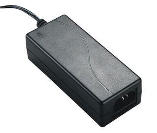 Ο πλαστικός 12V 2.5A φορτιστής μπαταριών παροχής ηλεκτρικού ρεύματος τοίχων ABS, οδήγησε το μετασχηματιστή λουρίδων